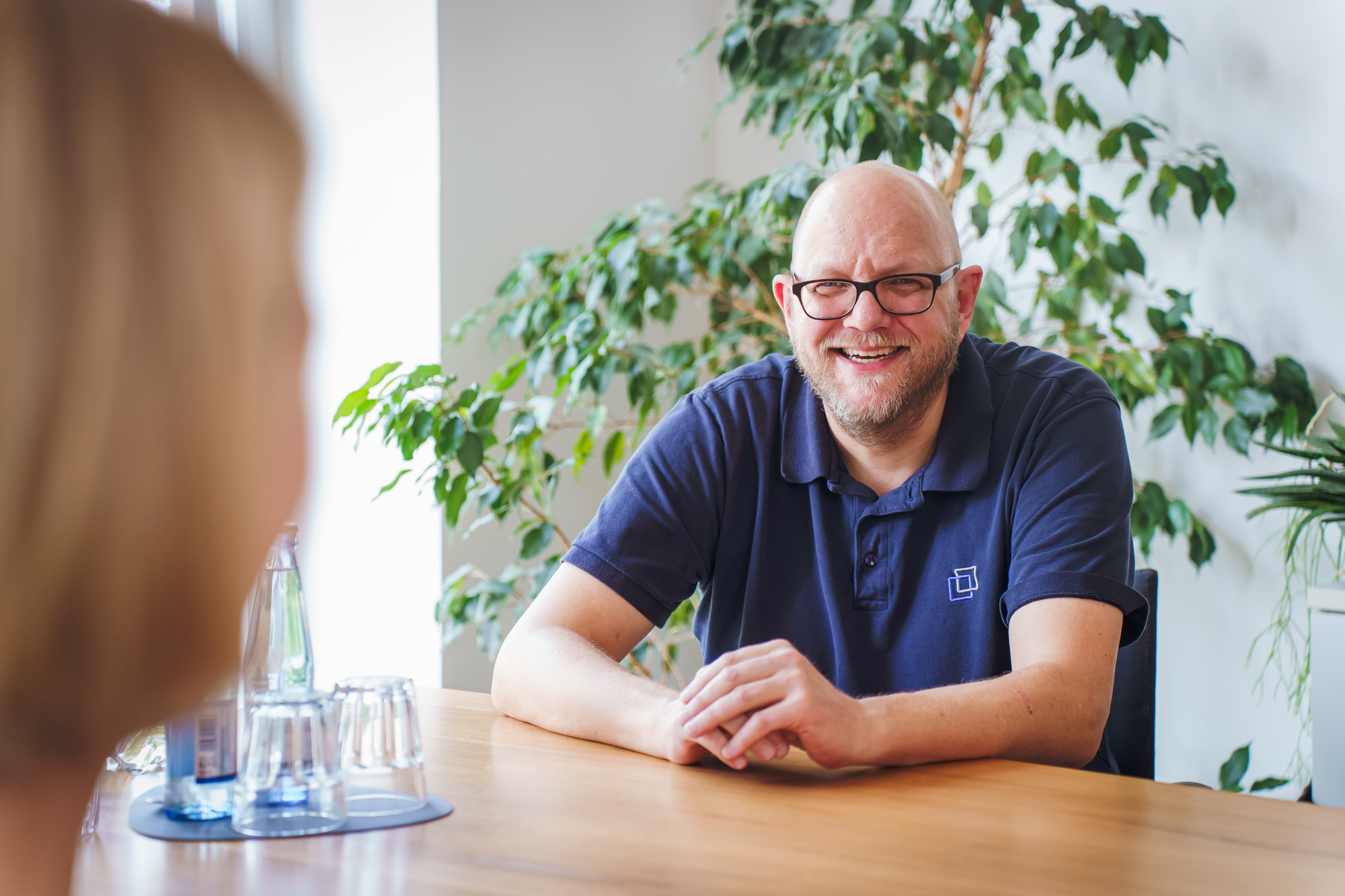 Steuerberater bei Steuerberatung Salzmann | In der Stroth in Hamburg im Gespräch mit Mandanten – Professionelle Steuerberatung und individuelle Lösungen.